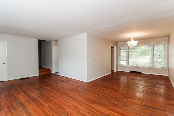 712 Arrow Rd - Photo 3 of 8