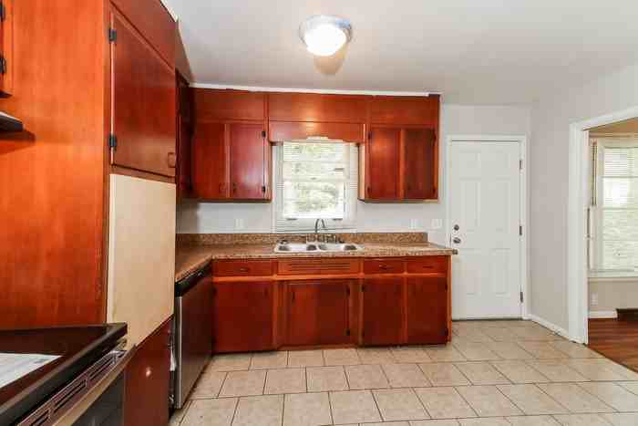 712 Arrow Rd - Photo 4 of 8
