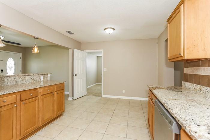 3134 Dalehurst Dr W - Photo 7 of 16
