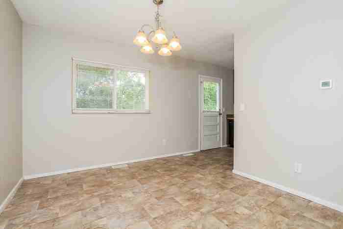 10288 Dewhill Ln - Photo 7 of 14