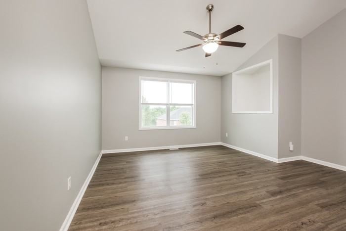 1004 Golfview Dr - Photo 4 of 12