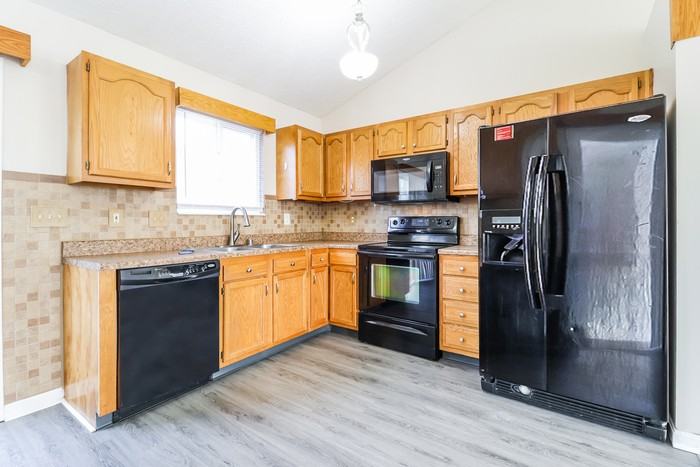 3201 Shallow Creek Cir - Photo 4 of 13