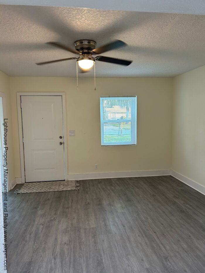 2540 Orchard St - Photo 4 of 28