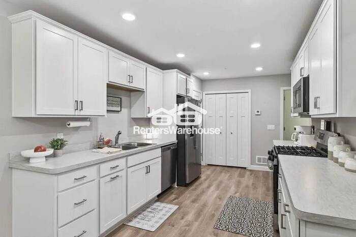 25584 3rd St W - Photo 3 of 16
