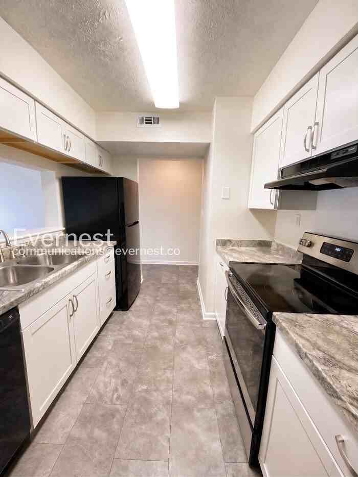 4009 Midlands Rd - Photo 2 of 16