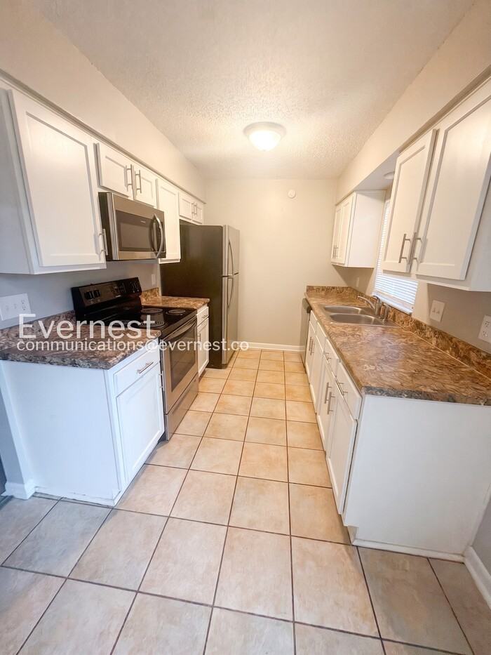 6069 Anglia Dr - Photo 4 of 17