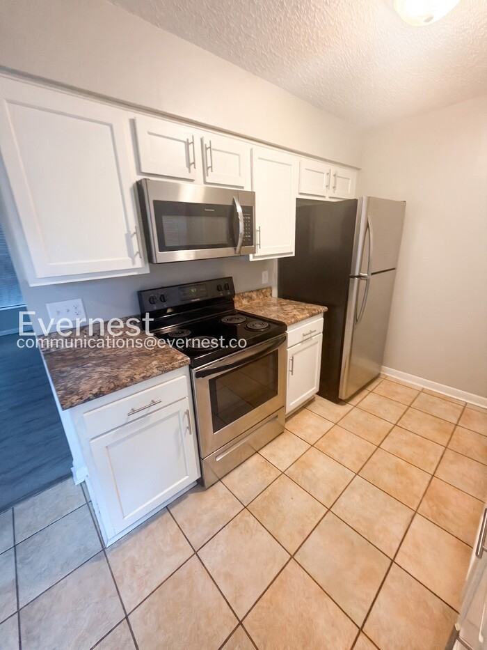 6069 Anglia Dr - Photo 5 of 17