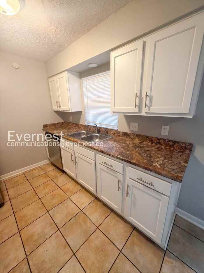 6069 Anglia Dr - Photo 6 of 17