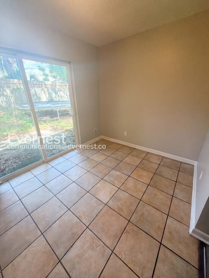 6069 Anglia Dr - Photo 7 of 17