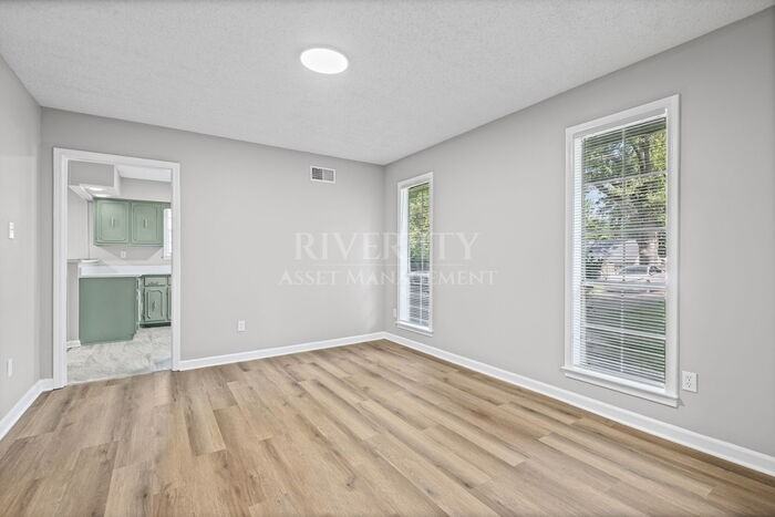 895 Brownlee Rd - Photo 5 of 21