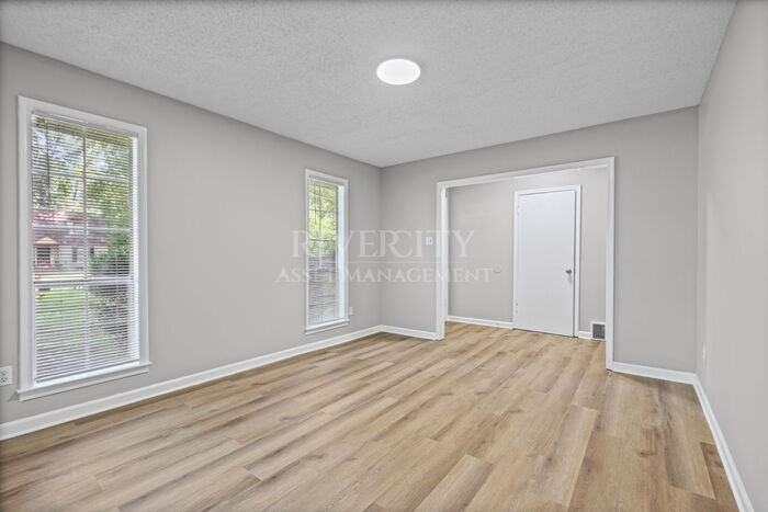 895 Brownlee Rd - Photo 6 of 21