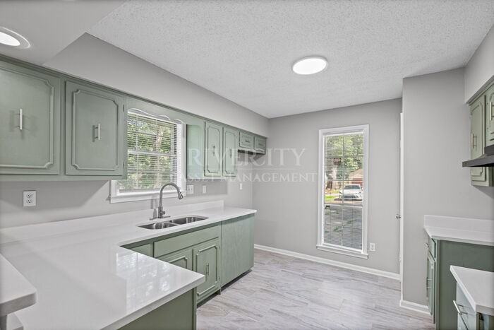 895 Brownlee Rd - Photo 7 of 21