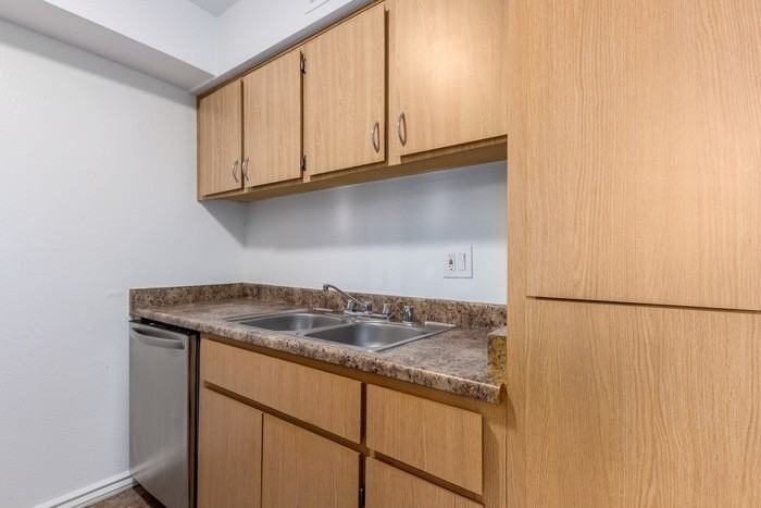 6030 W Oregon Ave #E - Photo 7 of 23
