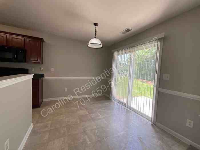 7043 Haines Mill Rd - Photo 6 of 20