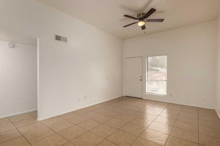 5312 N 60th Ave #A - Photo 4 of 41