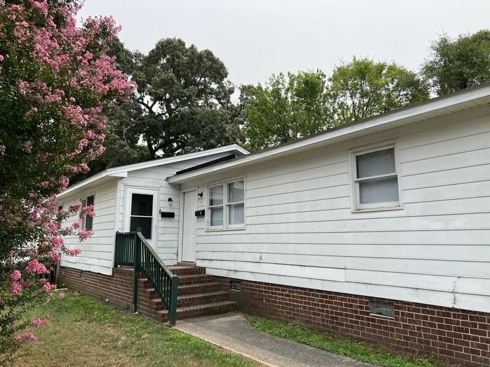 638 Jefferson St #B - Photo 2 of 10