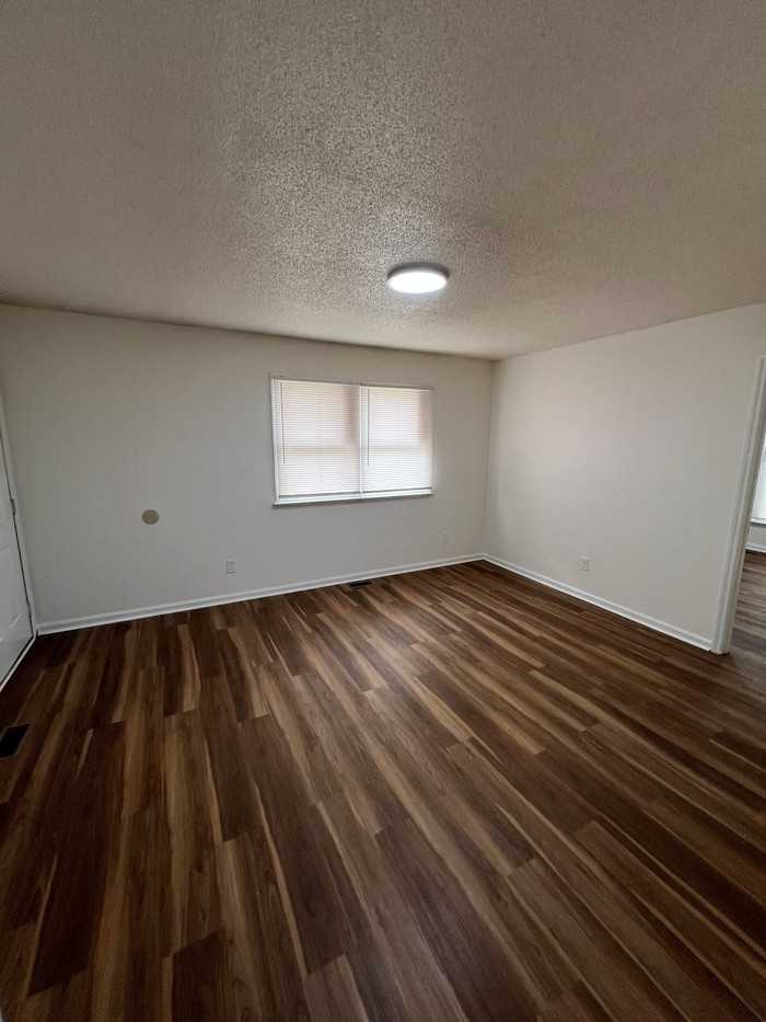 638 Jefferson St #B - Photo 4 of 10