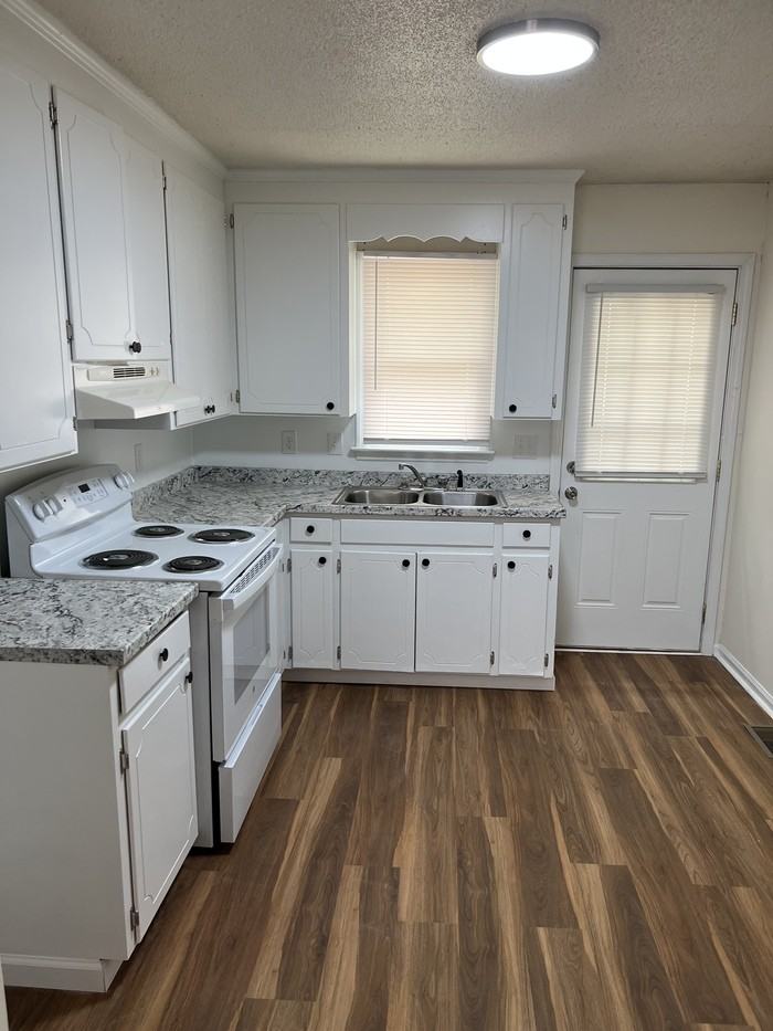 638 Jefferson St #B - Photo 5 of 10