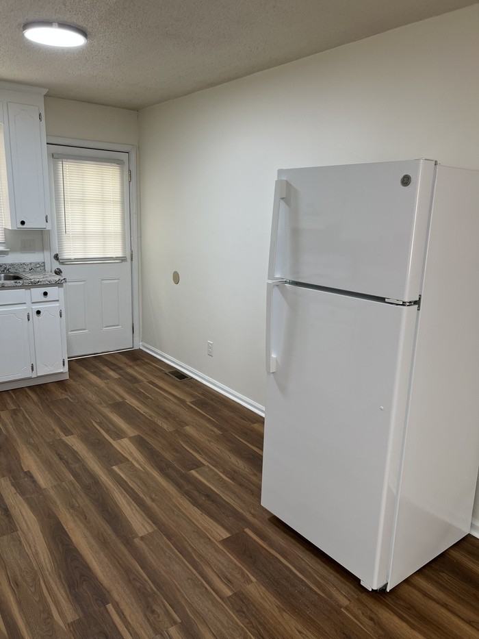 638 Jefferson St #B - Photo 7 of 10