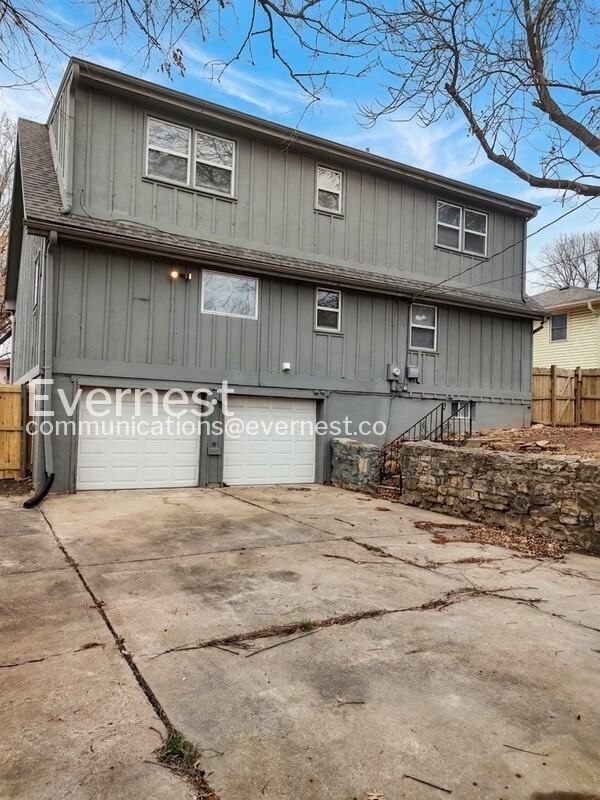 12017 E 56th St - Photo 2 of 21