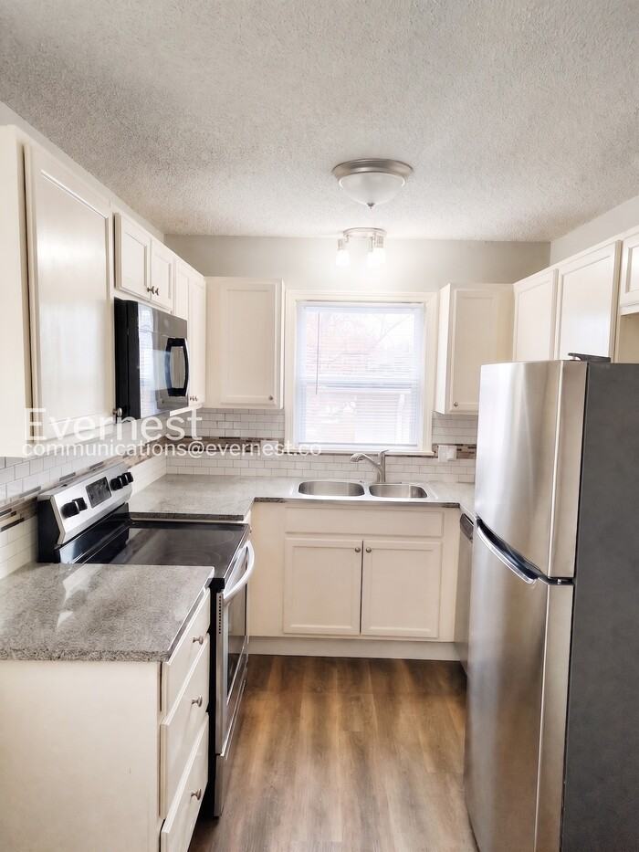 12017 E 56th St - Photo 5 of 21