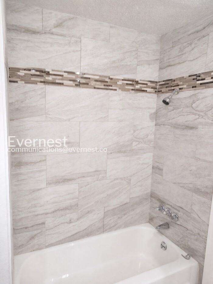 12017 E 56th St - Photo 7 of 21
