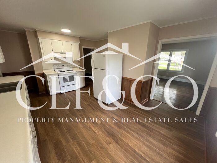 7570 Lone Oak Rd - Photo 2 of 13