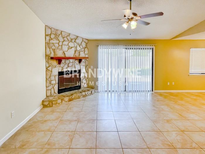 616 Pembridge Dr W - Photo 4 of 15