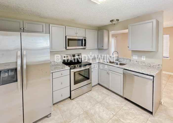 616 Pembridge Dr W - Photo 5 of 15