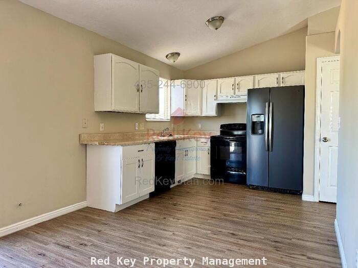 724 N 350 W - Photo 3 of 20