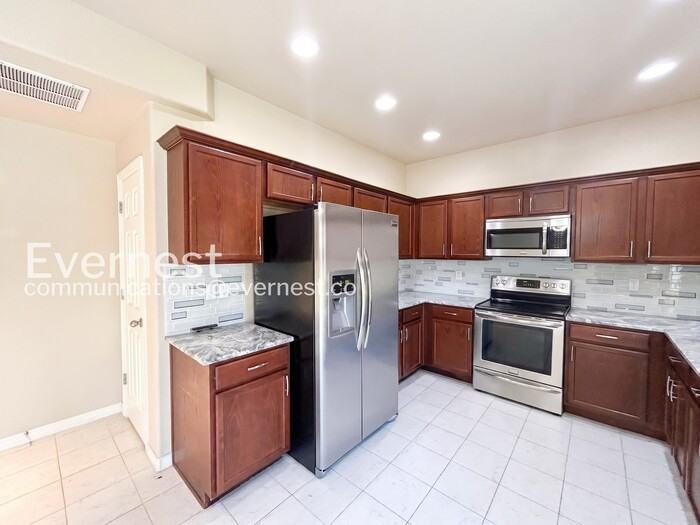 2315 Reed Grass Way - Photo 4 of 25