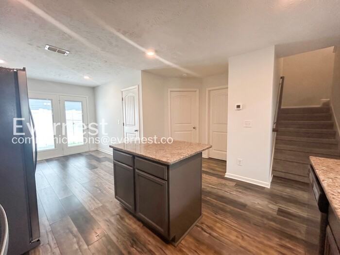 4711 Pompano Ln - Photo 4 of 27