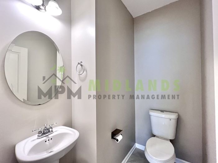 464 Edenhall Dr - Photo 3 of 50