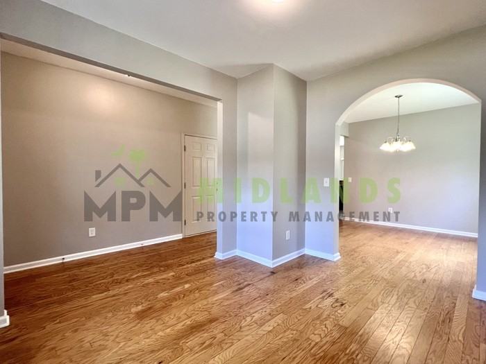 464 Edenhall Dr - Photo 5 of 50