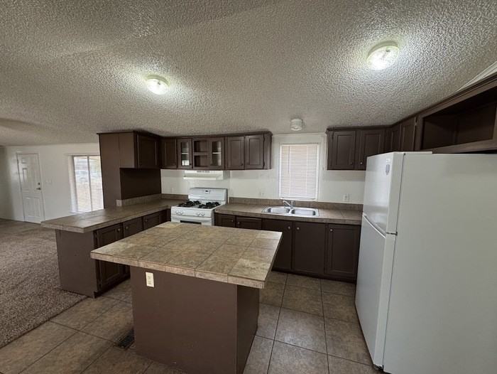 13729 W Maryland Ave - Photo 3 of 17