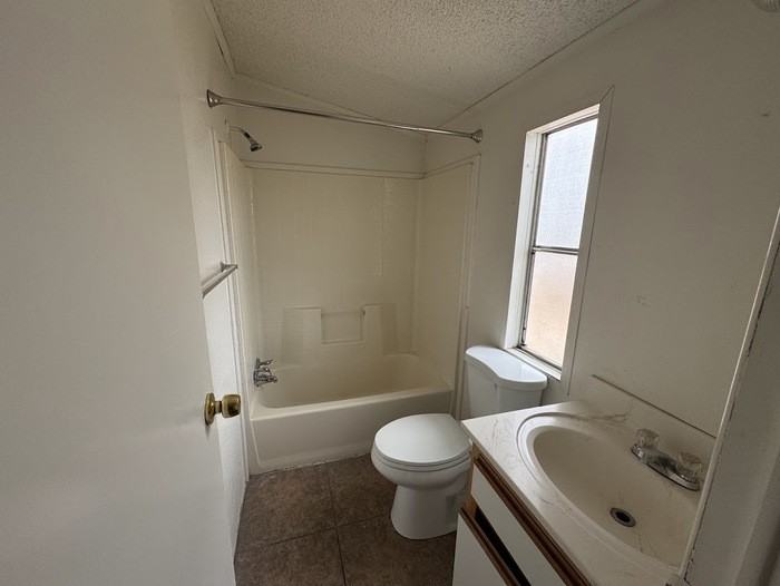 13729 W Maryland Ave - Photo 7 of 17