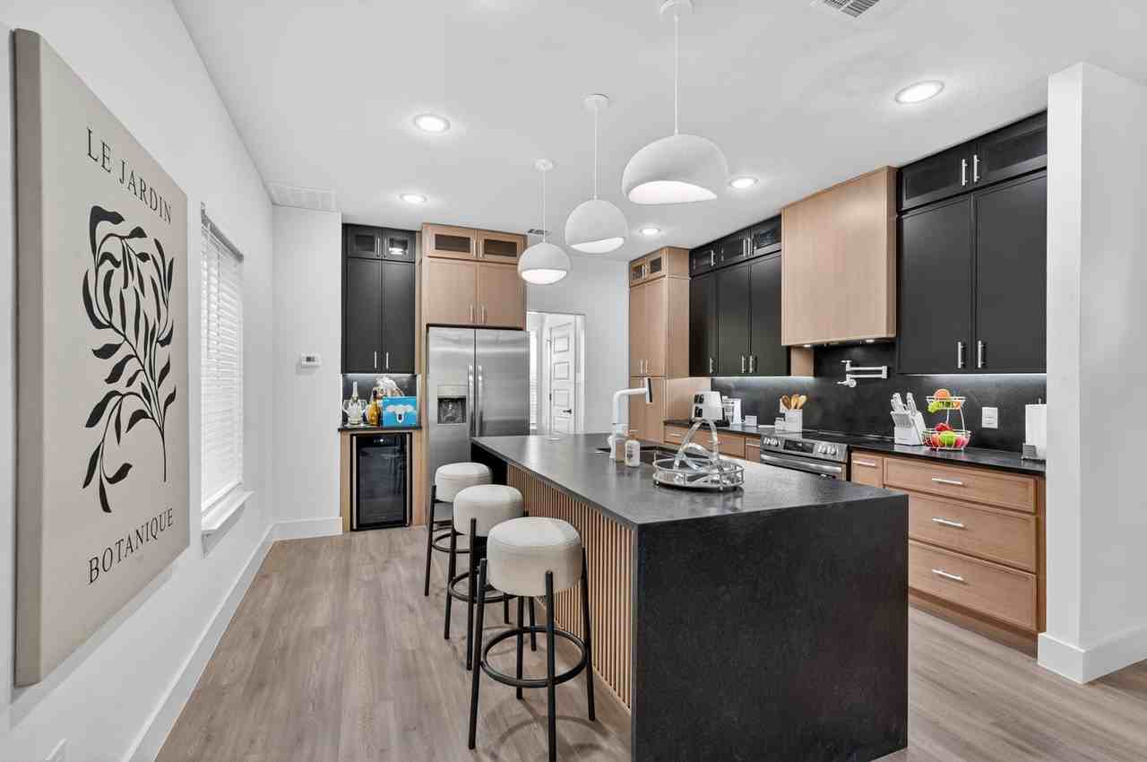 2404 Dyson St #NA - Photo 2 of 20