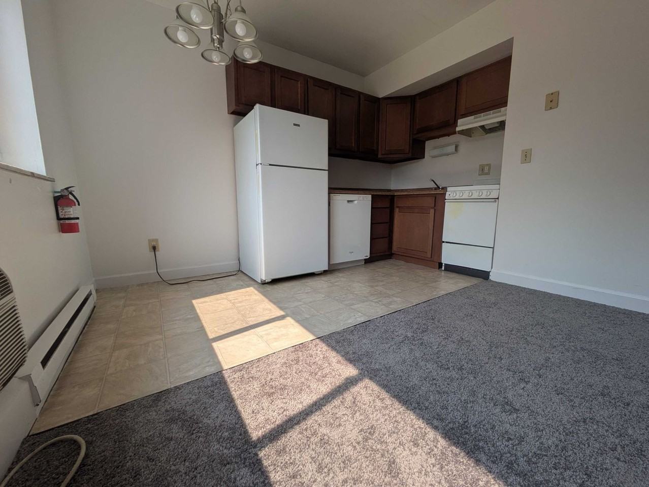 Elizabeth Township 2 bedroom - Photo 4 of 23