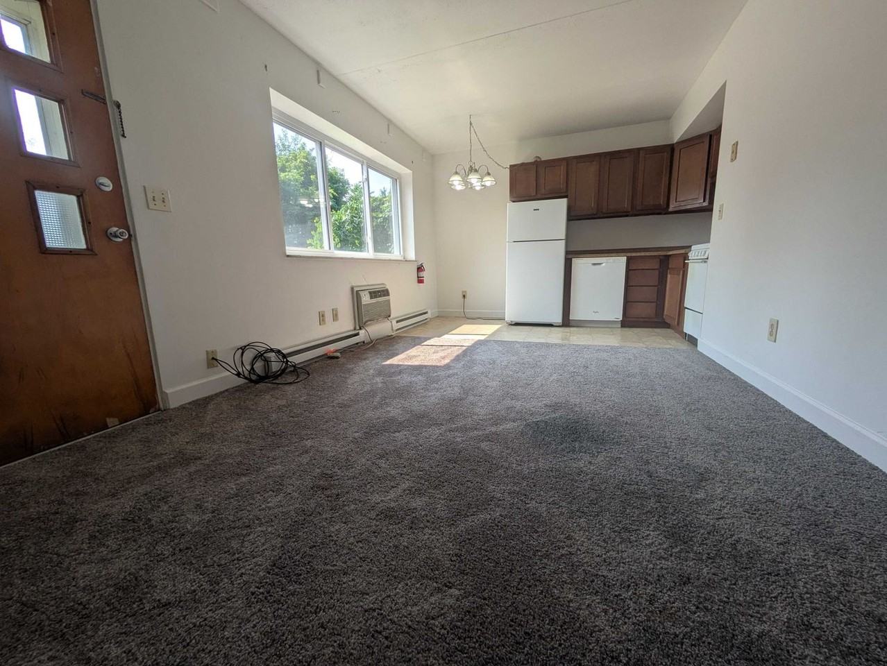 Elizabeth Township 2 bedroom - Photo 5 of 23
