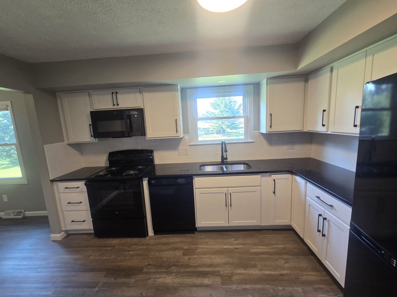 541 E School St #NA - Photo 2 of 17