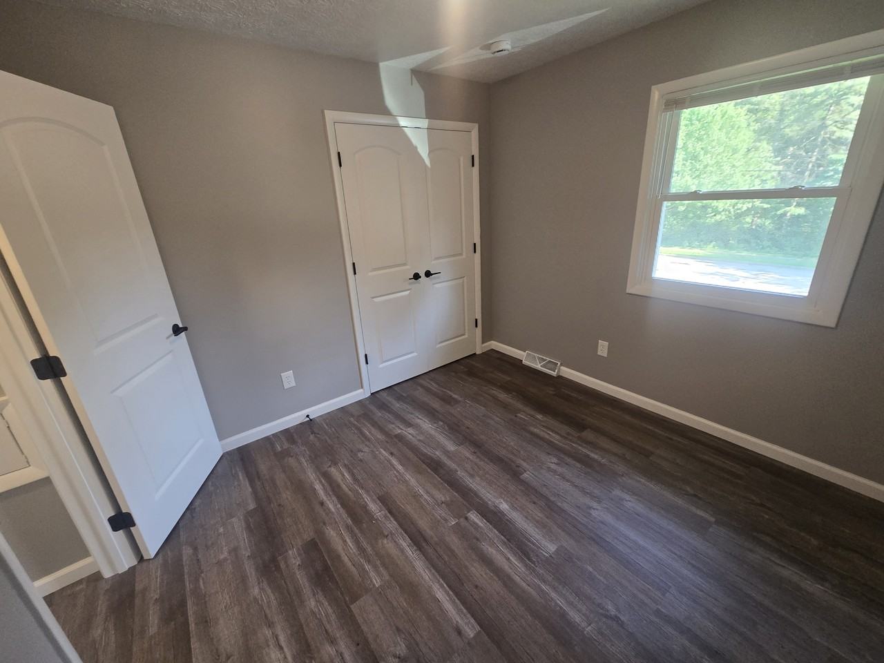 541 E School St #NA - Photo 6 of 17