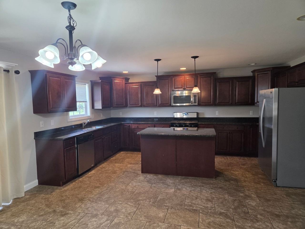 4202 W Thistlewood Ct - Photo 3 of 9