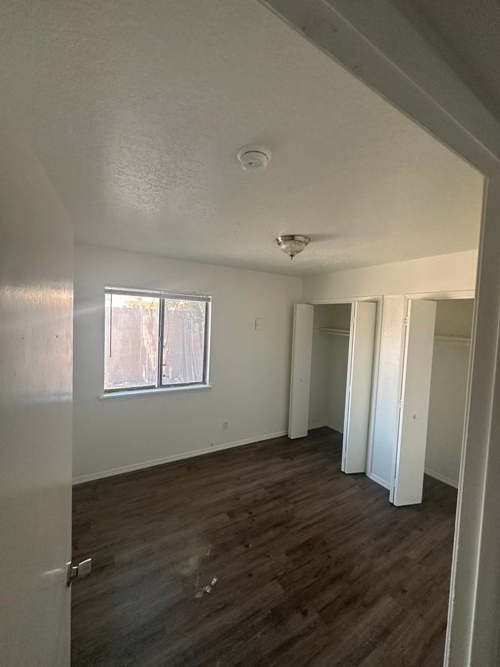 1237 Menaul Blvd Nw Apt B - Photo 7 of 8
