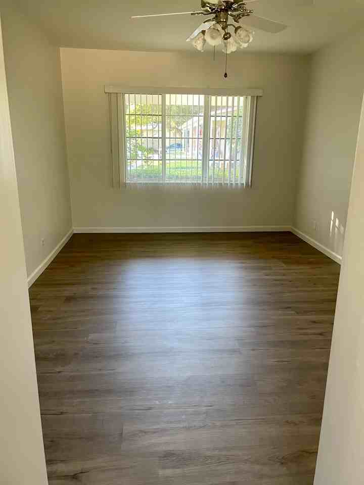 123 N Montgomery St - Photo 6 of 10