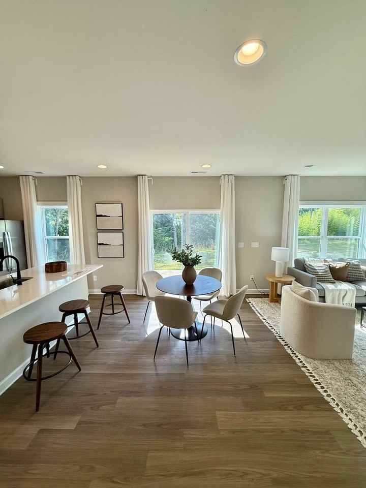 8041 Joy Crossing Ln - Photo 4 of 18