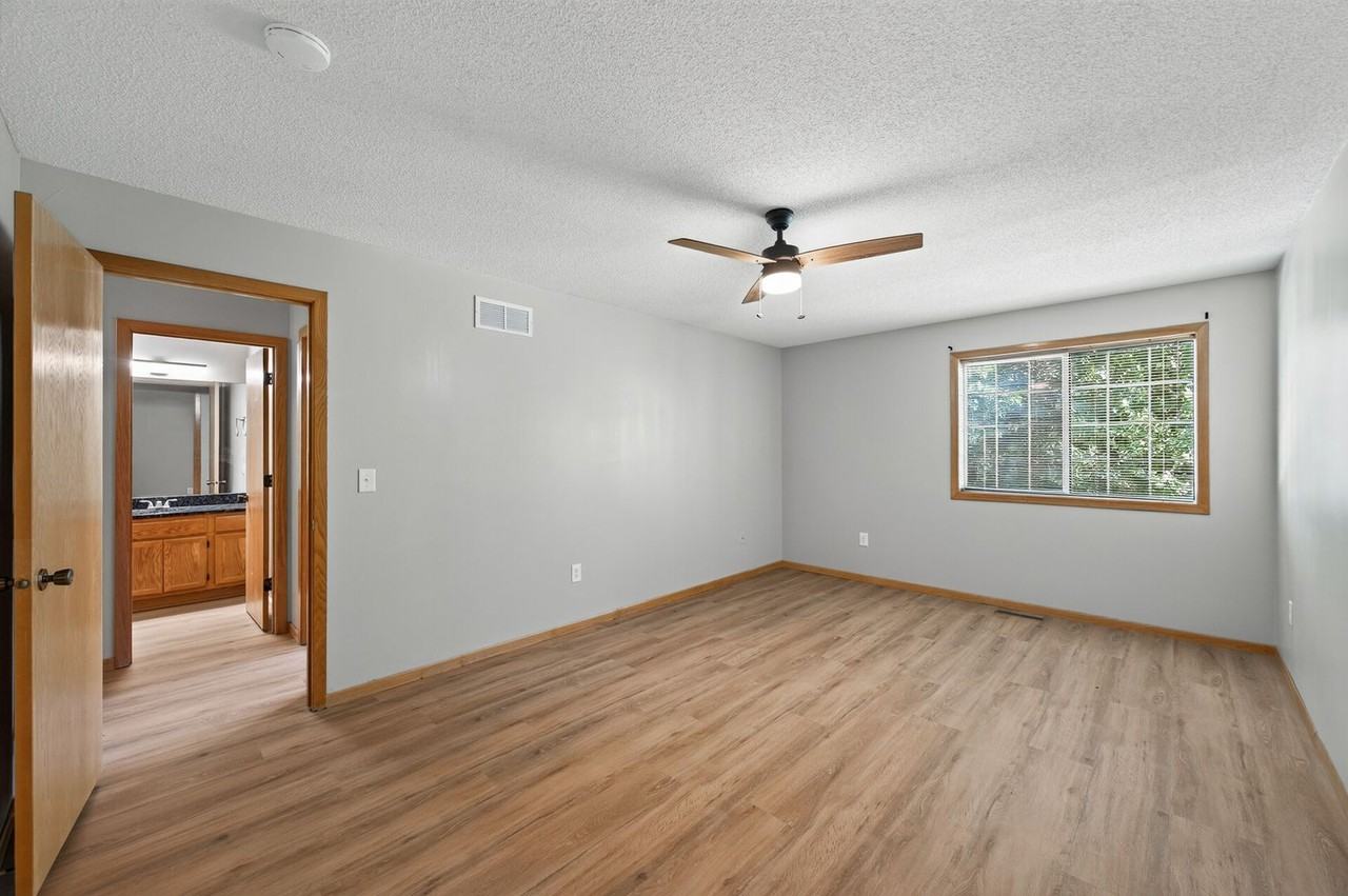 9941 Fillmore St Ne - Photo 2 of 27