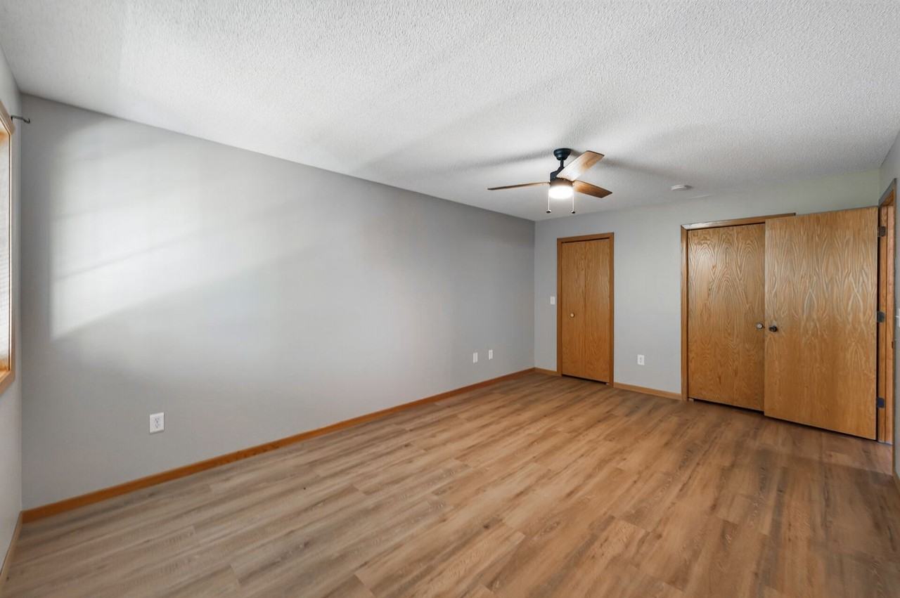 9941 Fillmore St Ne - Photo 5 of 27
