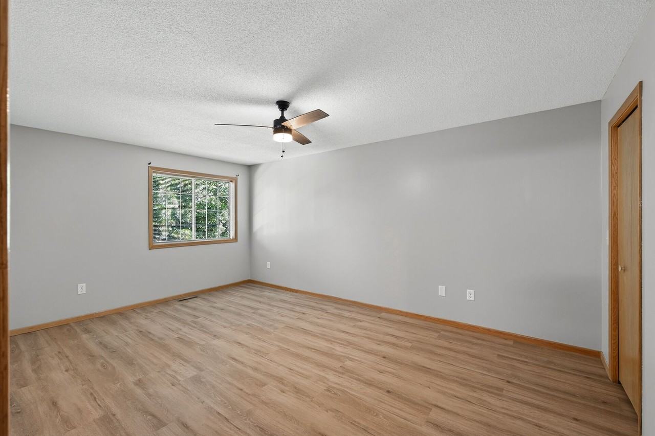 9941 Fillmore St Ne - Photo 6 of 27