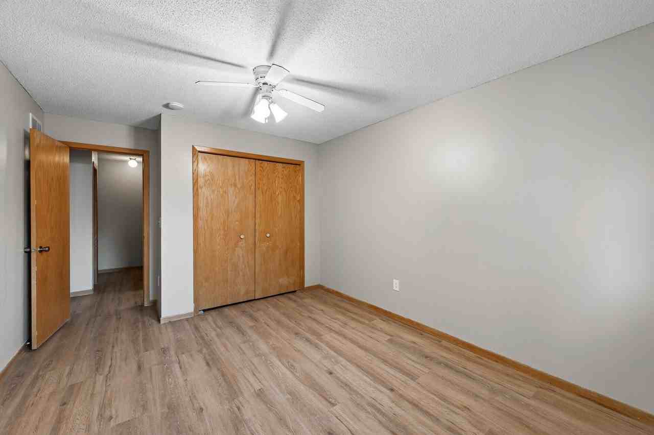 9941 Fillmore St Ne - Photo 7 of 27