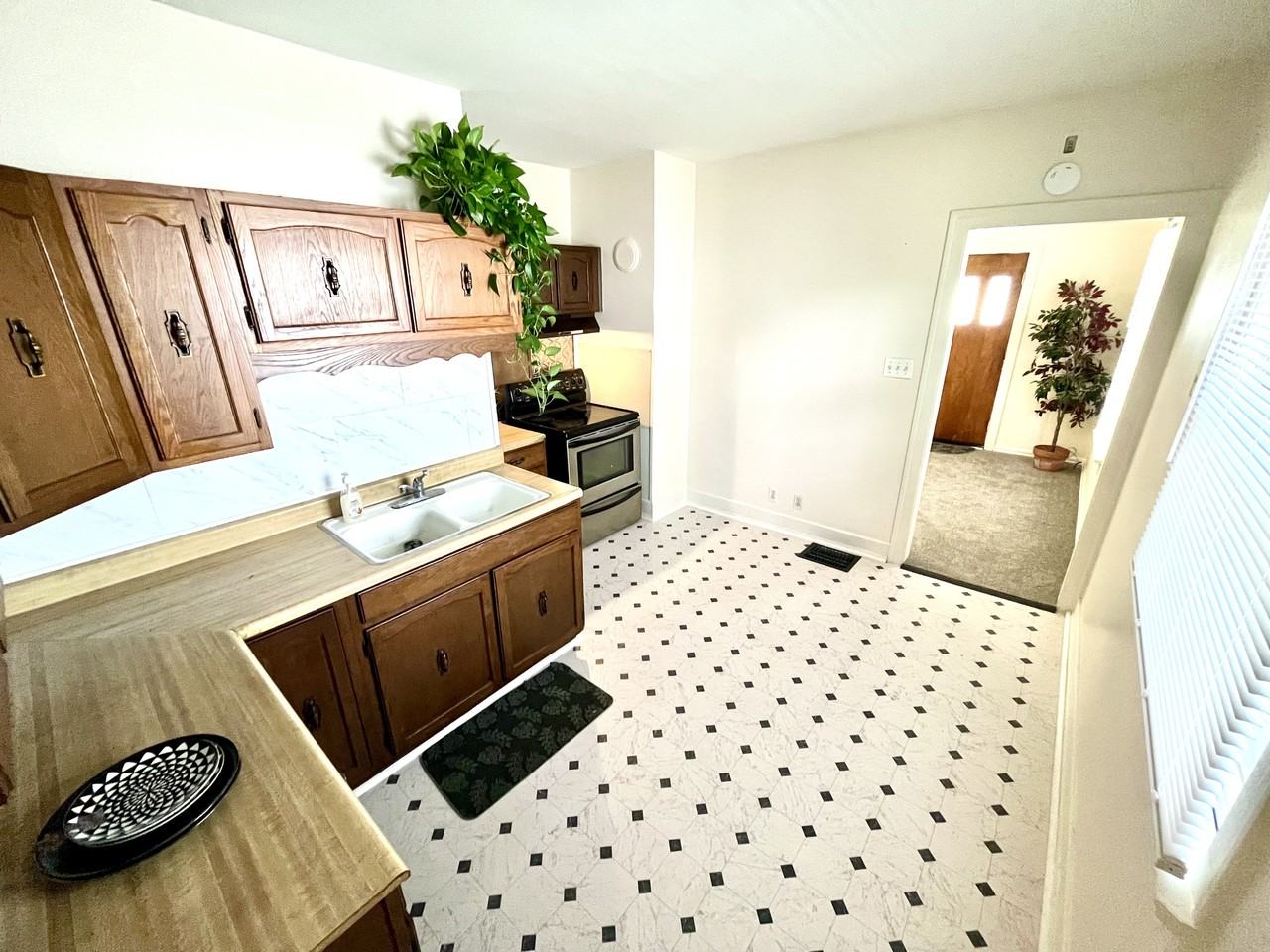 220 Notre Dame Ave #NA - Photo 2 of 9